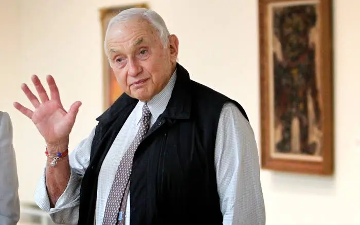 Leslie Herbert Wexner